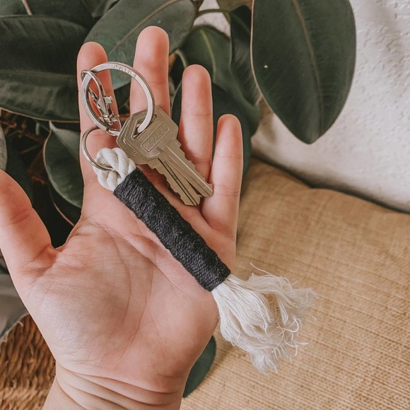 CUSTOM macrame keychain macrame purse clip - Picture 3 of 7